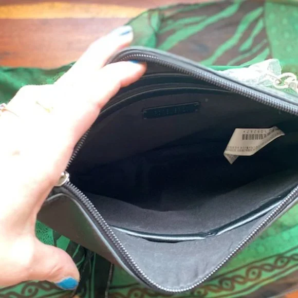 Forever 21 Black Vegan Leather Shoulder Bag with Silver-Tone Metal Chain Strap - Picture 4 of 5